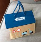 Houten garage met 6 figuurtjes, Kinderen en Baby's, Speelgoed | Houten speelgoed, Ophalen, Zo goed als nieuw, Overige typen