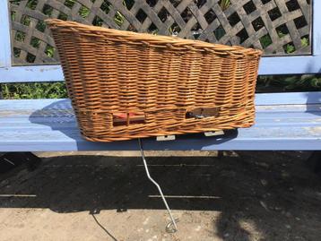 Net Rotan hondenfietsmandje beschikbaar voor biedingen