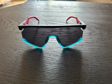 OAKLEY BXTR ZONNEBRIL PRIZM BLACK LENS ZWART/BLAUW/ROZE beschikbaar voor biedingen