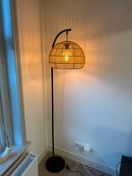 Stalen Staande Lamp met Rieten Kap, Huis en Inrichting, Lampen | Vloerlampen, Ophalen, Zo goed als nieuw, Metaal, 150 tot 200 cm