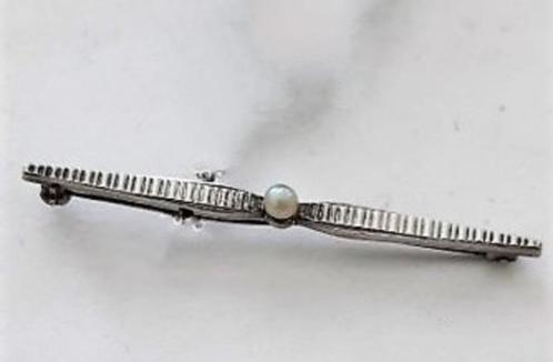 Oude zilveren staafbroche ribbels met parel, 835 K&L, Sieraden, Tassen en Uiterlijk, Broches, Zo goed als nieuw, Zilver, Zilver