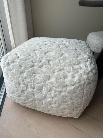 Poef loofs 5 beschikbaar voor biedingen