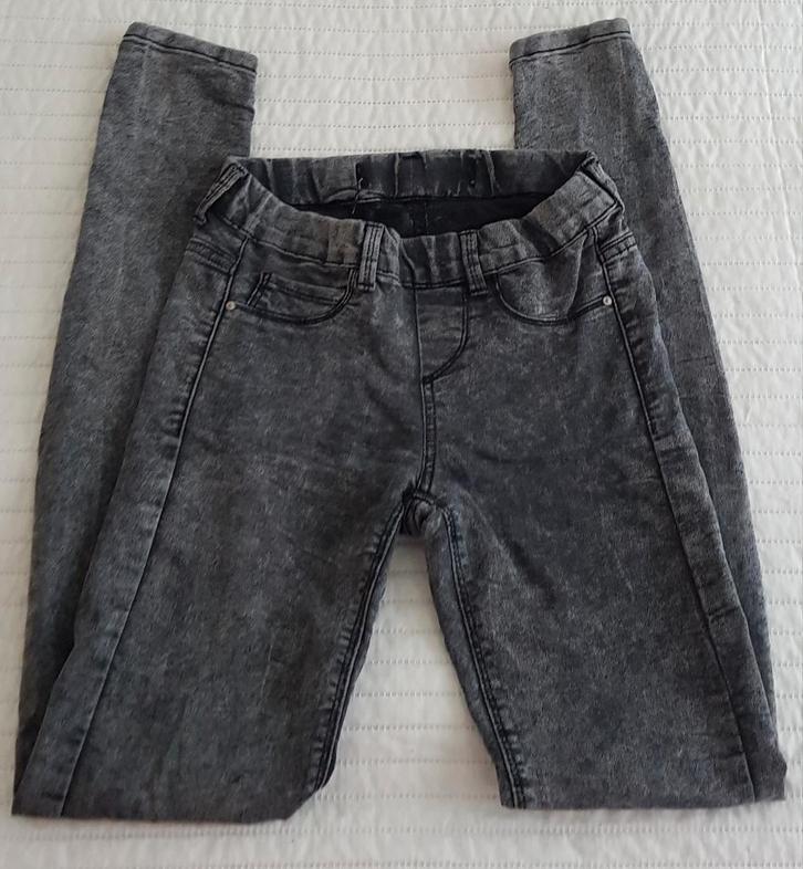 Skinny jeans zwart grijs witte gloed maat 34 maat xs spijker, Kleding | Dames, Spijkerbroeken en Jeans, Zo goed als nieuw, W27 (confectie 34) of kleiner