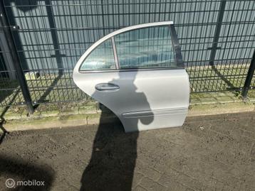 Achterdeur rechts Mercedes E-klasse W211 ('02-'09) beschikbaar voor biedingen