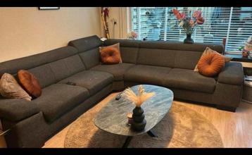 Grijze Hoekbank - Ruim en Comfortabel beschikbaar voor biedingen