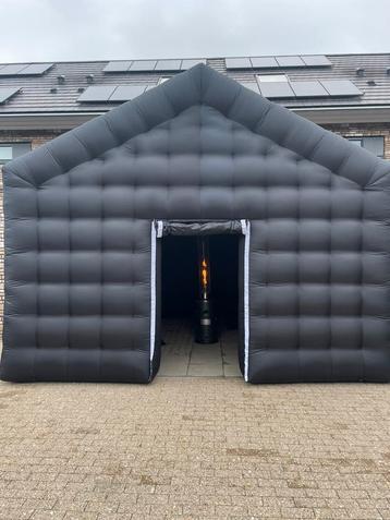 Opblaabare partytent te huur huren beschikbaar voor biedingen