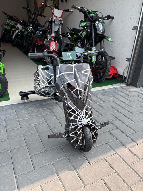 ‼️NIEUW‼️Spiderman Drift Trike 250W Met Bluetooth RIJKLAAR, Kinderen en Baby's, Speelgoed | Buiten | Accuvoertuigen, Nieuw, Ophalen of Verzenden
