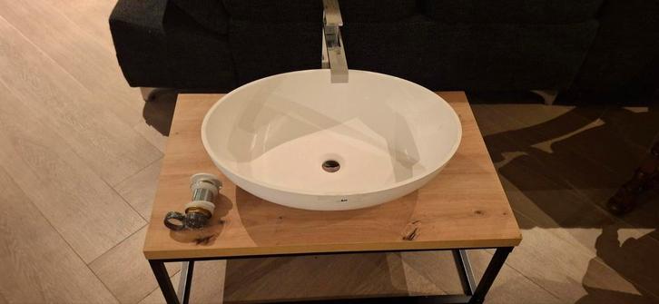 Wastafel met waskom showroommodel + kraan, Huis en Inrichting, Badkamer | Badkamermeubels, Gebruikt, Wasbak of Wastafel, Minder dan 100 cm