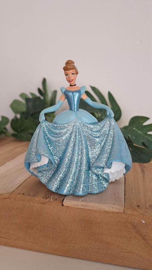 Assepoester figuur, Verzamelen, Disney, Zo goed als nieuw, Beeldje of Figuurtje, Assepoester of Belle, Ophalen of Verzenden