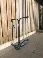 Stuntstep + Kniebeschermers, Fietsen en Brommers, Steps, Ophalen, Zo goed als nieuw, Gewone step