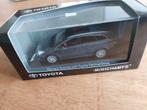 MODELAUTO 1-43 MINICHAMPS TOYOTA AVENSIS STATION BLAUW, Hobby en Vrije tijd, Modelauto's | 1:43, Ophalen of Verzenden, Zo goed als nieuw