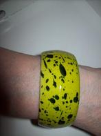 Armband Geel Zwart tinten Groot Kunststof model, Sieraden, Tassen en Uiterlijk, Armbanden, Verzenden, Nieuw, Geel, Kunststof of Plastic