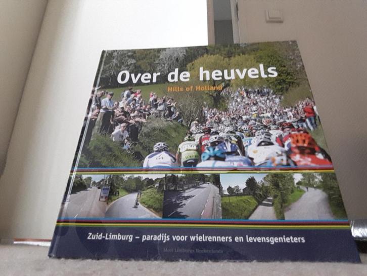 2 wielrenboeken te koop., Boeken, Sportboeken, Zo goed als nieuw, Lopen en Fietsen, Ophalen