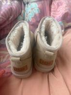 Uggs Mini Laarsjes, Kleding | Dames, Schoenen, Ophalen of Verzenden, Zo goed als nieuw, Zwart