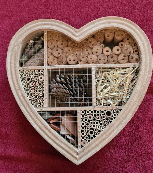 Riverdale insectenhotel, bijenhotel, Hartvorm, hout naturel, Tuin en Terras, Tuinwanddecoratie, Nieuw, Ophalen of Verzenden