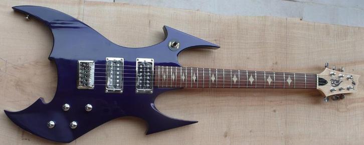 elektrische gitaar "Aiko", Muziek en Instrumenten, Snaarinstrumenten | Gitaren | Elektrisch, Overige merken, Ophalen