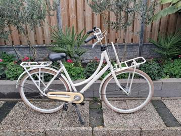 Zeer mooie witte Batavus Diva Plus N7 transportfiets beschikbaar voor biedingen