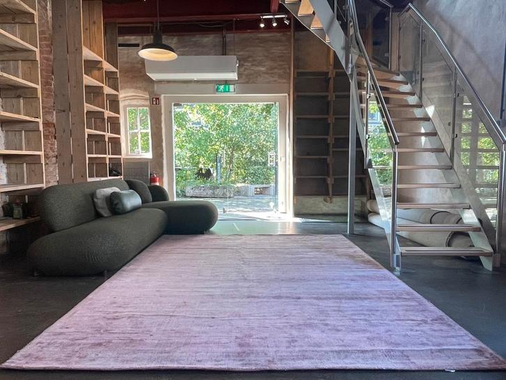 Leolux Patna tapijt Burgundy 240 x 340 als NIEUW, Huis en Inrichting, Stoffering | Tapijten en Kleden, Nieuw, 200 cm of meer, Rechthoekig