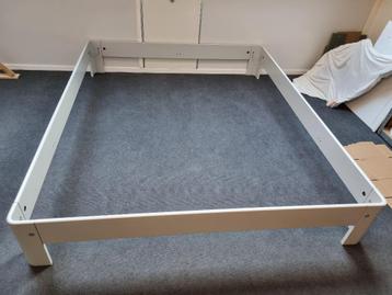 Twee persoons bed Auping Auronde 180x200 wit + spiralen  beschikbaar voor biedingen