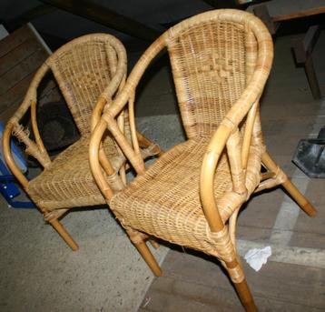 2 rotan kinderstoeltjes beschikbaar voor biedingen
