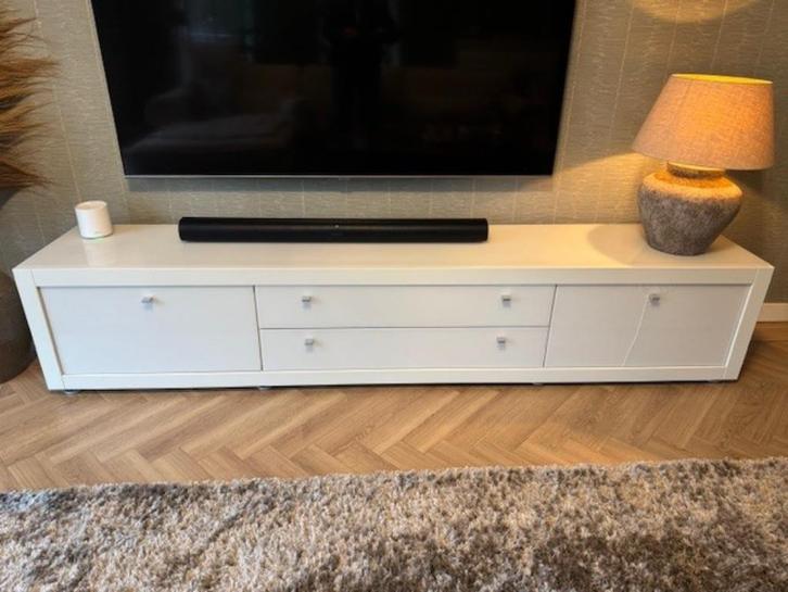 Hülsta tv meubel - breed - wit, Huis en Inrichting, Kasten | Televisiemeubels, Gebruikt, Minder dan 100 cm, 200 cm of meer, 25 tot 50 cm