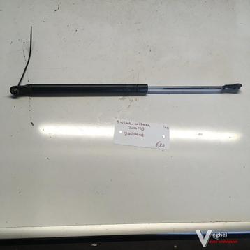 Suzuki Vitara 2000 Wagennr 2000129 Gasveren set achterklep beschikbaar voor biedingen