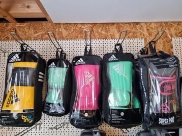 Bokshandschoenen diverse 4,6,10 oz beschikbaar voor biedingen