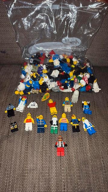 Lego figures poppetjes heel veel beschikbaar voor biedingen