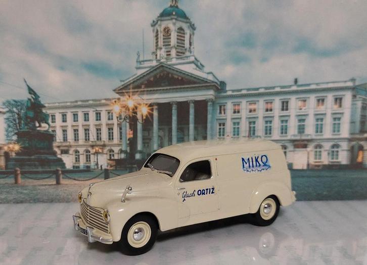 1:43 Peugeot 203 Fourgonette "Miko" Ice Van ; Norev 471012, Hobby en Vrije tijd, Modelauto's | 1:43, Zo goed als nieuw, Auto, Norev