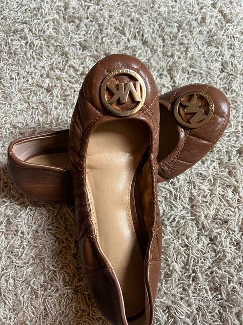 MICHAEL KORS instappers maat 37 origineel NIEUW MET KAARTJES, Kleding | Dames, Schoenen, Zo goed als nieuw, Instappers, Bruin