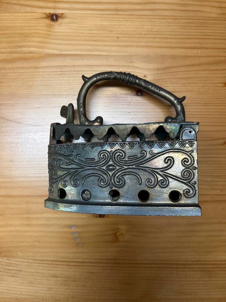 Antiek Strijkijzer - Decoratief, Antiek en Kunst, Antiek | Overige Antiek, Ophalen of Verzenden