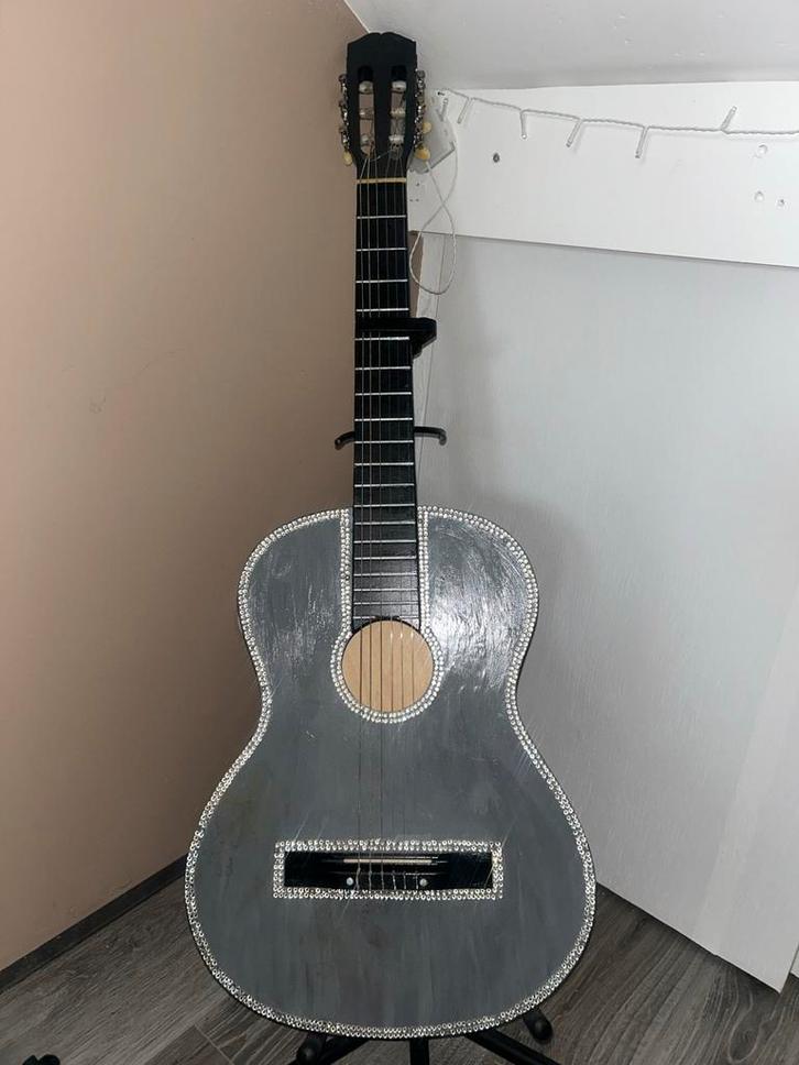 Handgemaakte Akoestische Gitaar met Strass, Muziek en Instrumenten, Snaarinstrumenten | Gitaren | Akoestisch, Gebruikt, Klassieke of Spaanse gitaar