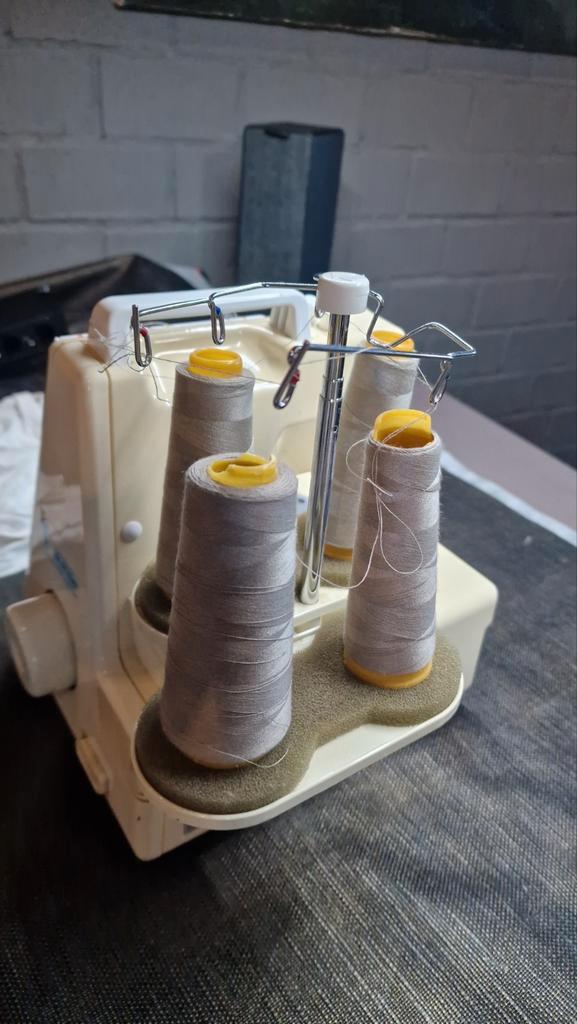 Bernette Funlock 006D Lockmachine - Bernina, Hobby en Vrije tijd, Naaimachines en Toebehoren, Gebruikt, Lockmachine, Bernina, Ophalen of Verzenden