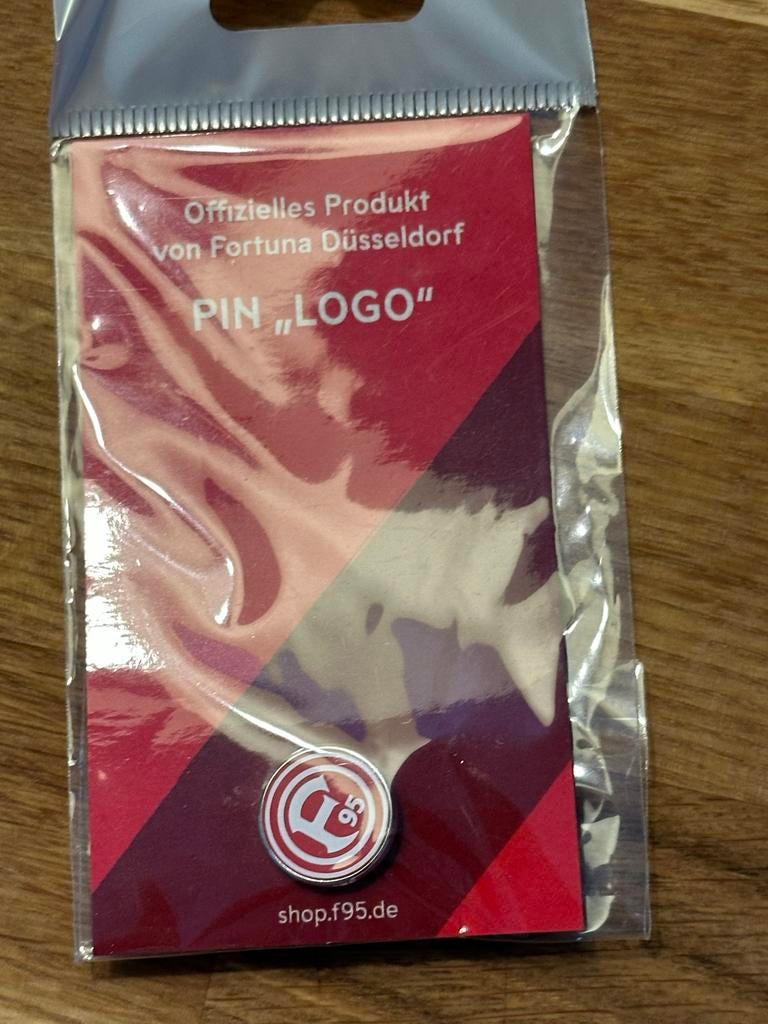 Diverse pins pet stuk €7,50 excl verzend, Ophalen of Verzenden, Nieuw, Sport, Speldje of Pin