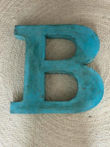 Grote metalen letter B turquoise vast va beschikbaar voor biedingen