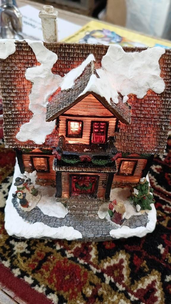 Kersthuisje met verlichting 15x15x16 cm, Diversen, Kerst, Ophalen of Verzenden, Zo goed als nieuw