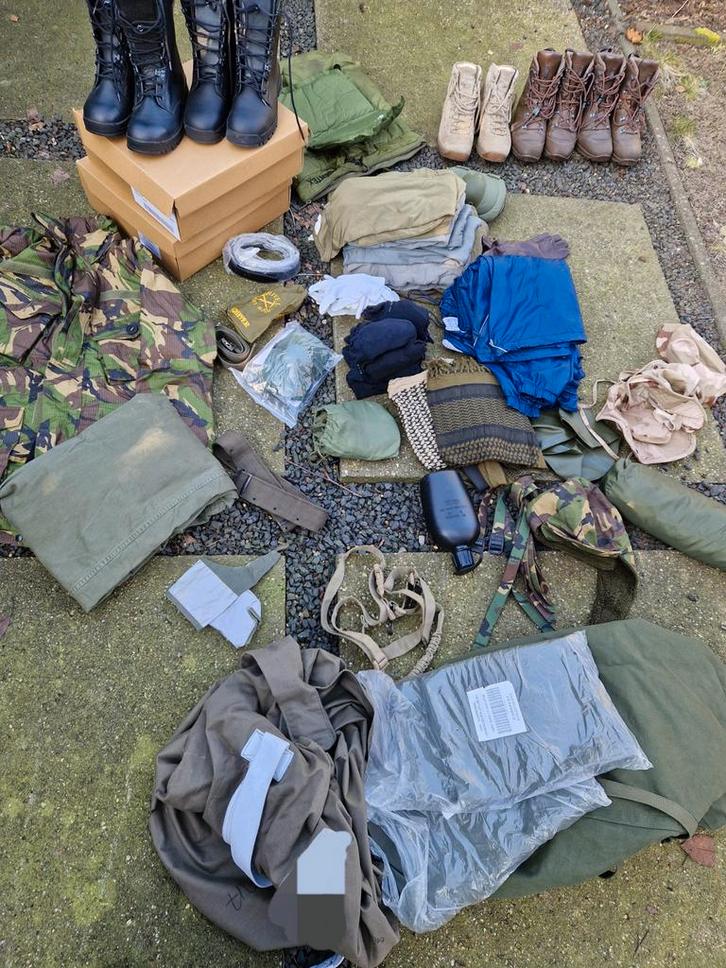 Plunjebaal vol legerspullen, Verzamelen, Militaria | Algemeen, Overige soorten, Overige typen, Overige gebieden, Ophalen of Verzenden