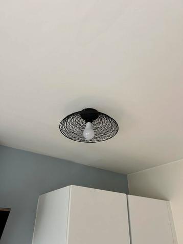 Zwarte design plafondlamp beschikbaar voor biedingen