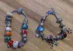 3 mooie en kleurrijke armbanden met veel bedeltjes., Ophalen of Verzenden, Zo goed als nieuw