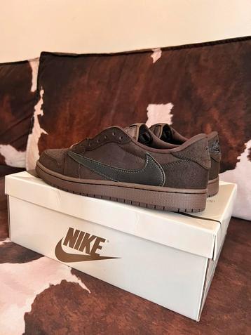 Nike Travis Scott x Jordan 1 Low EU 45 / US 11 Velvet Brown beschikbaar voor biedingen