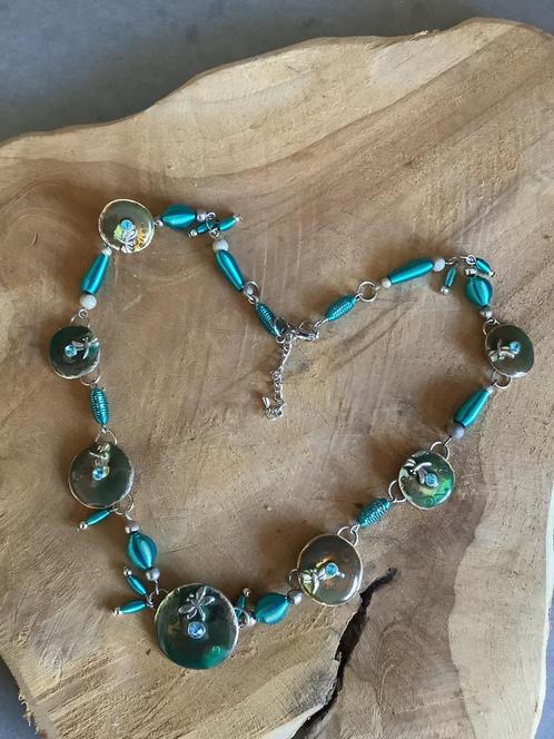 Nieuw! Aqua kl. Ketting met metalen kralen met libelles., Sieraden, Tassen en Uiterlijk, Kettingen, Nieuw, Overige materialen
