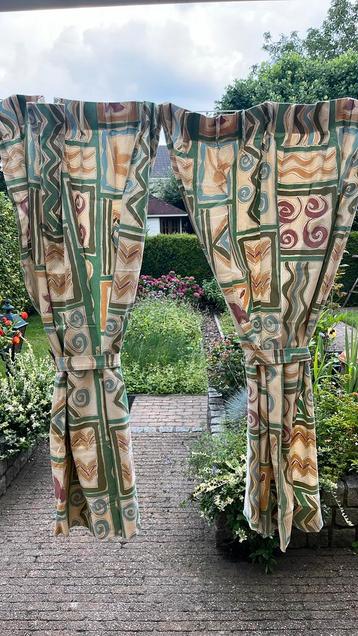 Gordijnen beschikbaar voor biedingen