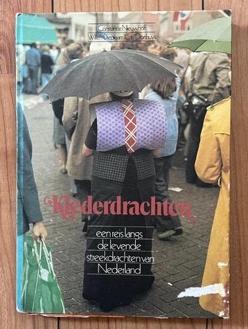 Klederdrachten beschikbaar voor biedingen