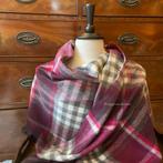 Schotse lamswollen omslag sjaal Dunedin Damson, Westdijk 41 3241GT Middelharnis, Ophalen of Verzenden, Het lijstje van brocante