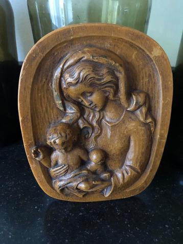 Antieke in was uitgevoerde wand decoratie beschikbaar voor biedingen