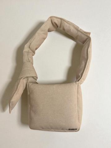 Jacquemus le Cuscinu messenger tas beige crossbody padded beschikbaar voor biedingen