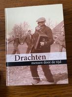 Drachten mensen door de tijd, Ophalen of Verzenden, Zo goed als nieuw