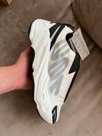 Yeezy 700, Nieuw, Ophalen of Verzenden, Yeezy, Wit