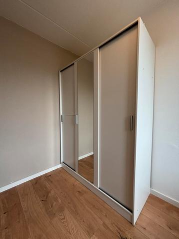 Gratis! Kledingkast met schuifdeuren en spiegel 200x152x58 beschikbaar voor biedingen