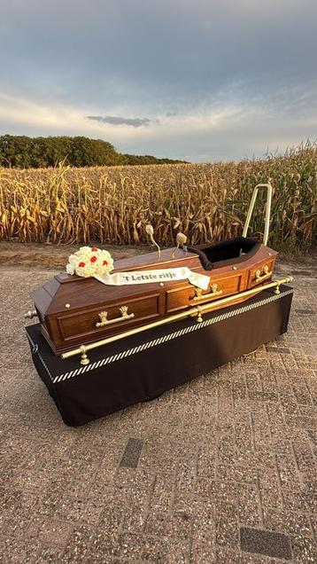 Doodskist / Lijkenkist op skelter halloween decoratie!!! beschikbaar voor biedingen